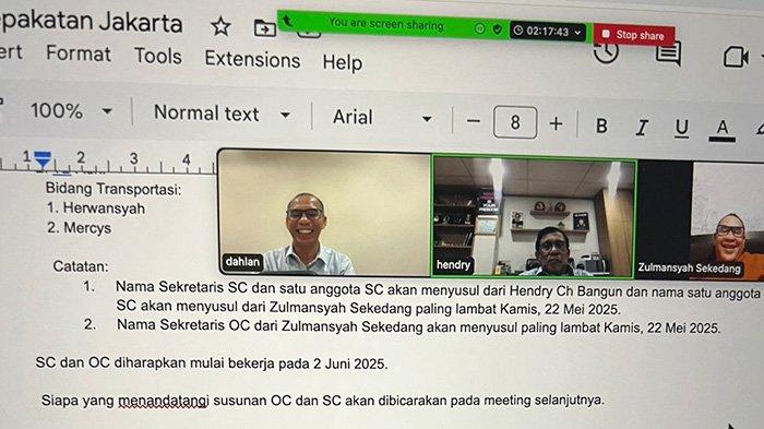 MEETING LANJUTAN - Screenshot memperlihat layar zoom meeting antara anggota Dewan Pers Dahlan Dahi (kiri), Ketua Umum PWI Kongres Bandung, Hendry Ch Bangun, dan Ketua Umum PWI KLB, Zulmansyah Sekedang, Rabu (21/5/2025) malam. Kedua pihak sepakat mengenai Panitia Kongres Persatuan.