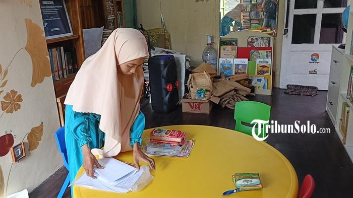 Dyah Bodrohini beraktivitas di Kebun Rania