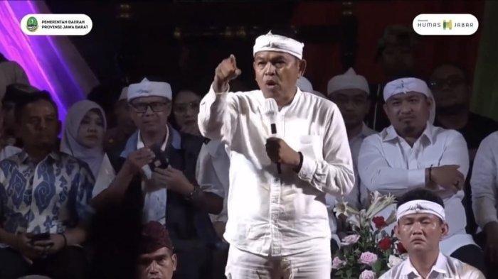 DEDI MULYADI MARAH - Ekspresi Wajah KDM Memarahi Suporter Persikas Subang yang buat ulah di acara KDM Nganjang Ka Rakyat.