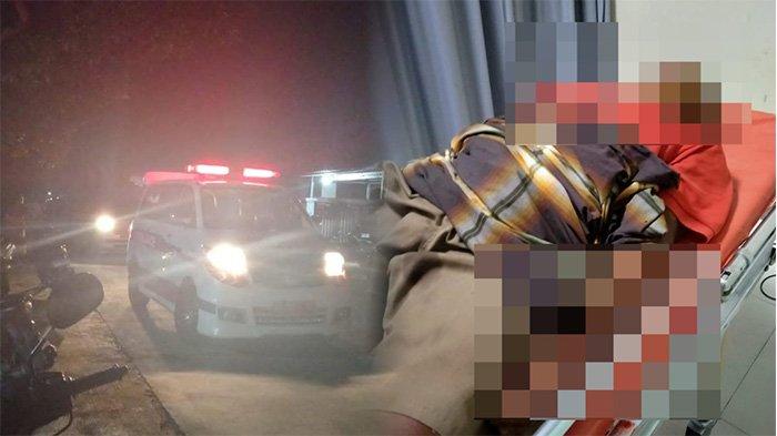 KONDISI KORBAN. Evakuasi kecelakaan maut di Jalan Plupuh-Sangiran, Desa Pungsari, Kecamatan Plupuh, Kabupaten Sragen. Kecelakaan melibatkan 2 sepeda motor yakni sepeda motor Honda Astrea bernomor polisi AD 3511 JF dengan sepeda motor Honda Supra tanpa nomor polisi. (Tribun Solo/Istimewa/PSC 119 Sukowati)