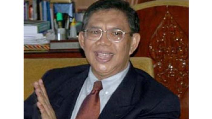 TARIK PERNYATAAN - Foto Prof. Dr. Sofian Effendi beberapa tahun lalu. Mantan Rektor Universitas Gadjah Mada (UGM) periode 2002–2007, Prof. Dr. Sofian Effendi, menarik kembali seluruh pernyataannya terkait ijazah Sarjana Presiden ke-7 Joko Widodo (Jokowi) yang sempat disampaikan dalam sebuah video di kanal YouTube.