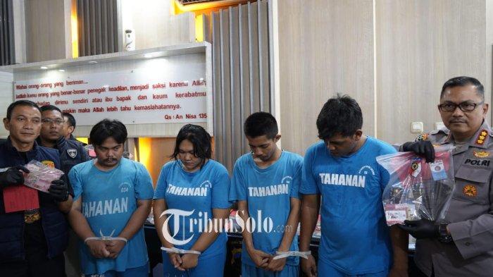 WARTAWAN GADUNGAN. Komplotan wartawan gadungan ditangkap di Tol Boyolali. Mereka memeras korban hingga Rp12 juta.