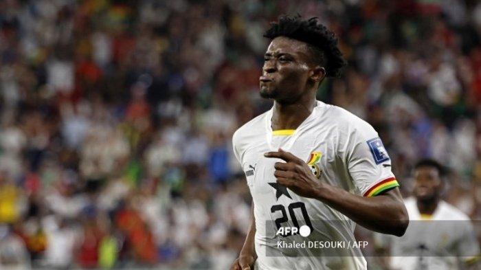 Gelandang Ghana, Mohammed Kudus merayakan gol ketiga timnya selama pertandingan sepak bola Grup H Piala Dunia 2022 Qatar antara Korea Selatan dan Ghana di Stadion Education City di Al-Rayyan, Qatar, Senin (28/11/2022)