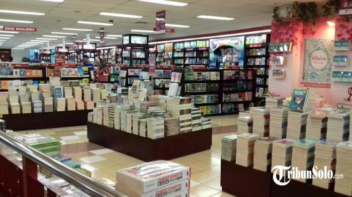 ILUSTRASI : Suasana Toko Buku Gramedia Solo