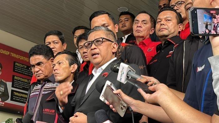 Sekretaris Jenderal (Sekjen) PDI Perjuangan (PDIP) Hasto Kristiyanto memberikan keterangan setelah selesai diperiksa penyidik Polda Metro Jaya soal dugaan penyebaran hoaks yang menimbulkan keonaran, Selasa (4/6/2024). (Tribunnews.com/Abdi Ryanda Shakti).