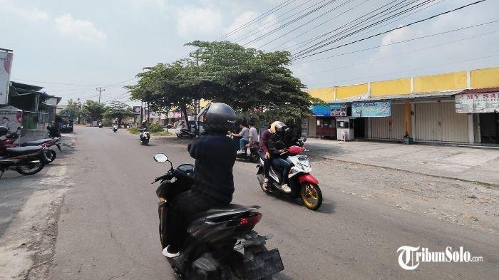 JEJERAN RUKO - Ilustrasi Penampakan bangunan ruko yang berada di atas tanah kas Desa Jaten, berlokasi di Desa Jaten, Kecamatan Jaten, Kabupaten Karanganyar. Kepala Desa Jaten Harga Satata ditetapkan menjadi tersangka oleh Kejaksaan Negeri (Kejari) Karanganyar, Selasa (8/7/2025) sore. Kades itu resmi ditetapkan atas dugaan penyalahgunaan aset desa berupa tanah kas desa Jaten.