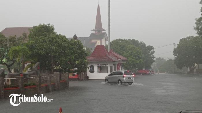 WASPADA CUACA ESKTREM : Ilustrasi hujan deras di Wonogiri, belum lama ini. Badan Penanggulangan Bencana Daerah (BPBD) Wonogiri mengimbau masyarakat untuk mewaspadai cuaca ekstrem dampak adanya siklon tropis taliah.