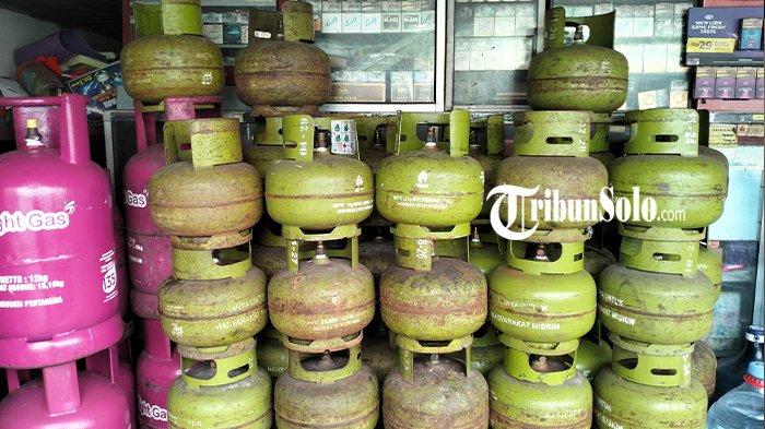 DILARANG JUAL ECER : Ilustrasi tabung gas elpiji 3 kg, difoto beberapa waktu lalu. Kementerian Energi dan Sumber Daya Mineral (ESDM) sejak Sabtu (1/2/2025) melarang penjualan gas LPG 3 kilogram di pengecer. Kebijakan ini diterapkan untuk menjaga agar penjualan tak melebihi harga.