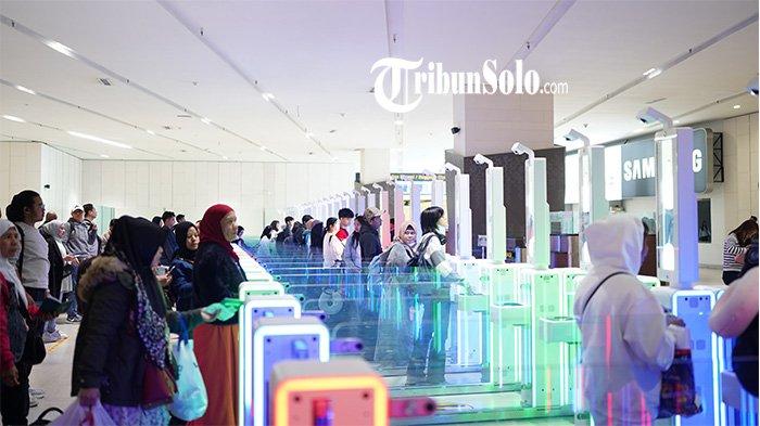 LAYANAN IMIGRASI TERBAIK. Direktorat Jenderal Imigrasi melalui Kantor Imigrasi Soekarno-Hatta mendapatkan penghargaan Peringkat Ke-10 Layanan Imigrasi Bandara Terbaik di Dunia Tahun 2025 versi Skytrax, sebuah lembaga independen pemeringkat penerbangan yang berkedudukan di London, Inggris.