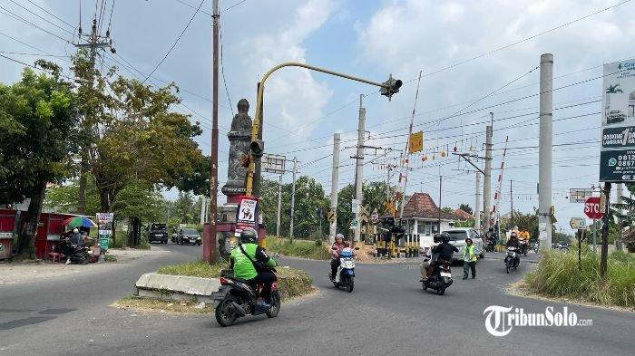 BAKAL DILEBARKAN - Jalan Mayang, Kecamatan Gatak, Kabupaten Sukoharjo, Sabtu (3/5/2025). Pemerintah Kabupaten (Pemkab) Sukoharjo akan melakukan pelebaran Jalan Mayang, Kecamatan Gatak, Kabupaten Sukoharjo pada tahun 2025.