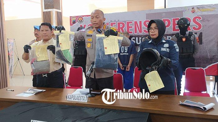 Jumpa pers di Mapolresta Solo, Selasa (2/9/2024) soal kasus KDRT hingga menewaskan istri di Solo.