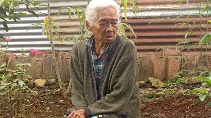 KORBAN TABRAK LARI. Potret Mbah Sinem (84), warga Kelurahan/Kecamatan Tawangmangu, Kabupaten Karanganyar semasa hidup. Mbah Sinem diketahui menjadi korban tabrak lari di Jalan Lawu, tepatnya depan Masjid At Taqwa, Tawangmangu, Karanganyar pada Selasa (4/3/2025) dini hari. Sosoknya dikenal ramah dan pandai berbahasa asing yakni Bahasa Belanda dan Jepang.