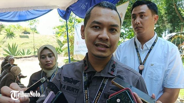 PERIKSA SAKSI BARU : Kepala Kejari Boyolali, Tri Anggoro Mukti, ditemui wartawan Kamis (6/2/2025). 30 orang saksi dan ahli sudah dimintai keterangan penyidik terkait korupsi di Puskesmas Kemusu.