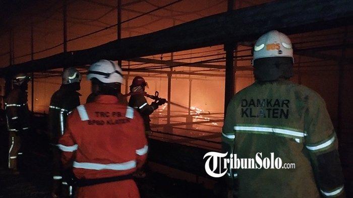 Kandang ayam terbakar di Dukuh Karangbulu, Desa Kenaiban, Kecamatan Juwiring, Kabupaten Klaten, Jumat (4/10/2024).