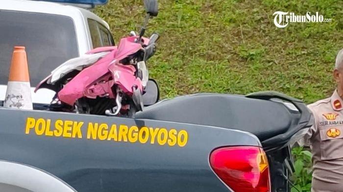 KECELAKAAN MAUT - Kecelakaan tunggal motor terjadi di jalan Segoro Gunung - Kemuning, Desa Kemuning, Kecamatan Ngargoyoso, Kabupaten Karanganyar, Senin (23/6/2025).  Akibat kejadian tersebut, dikabarkan tiga orang meninggal dunia di lokasi kejadian.