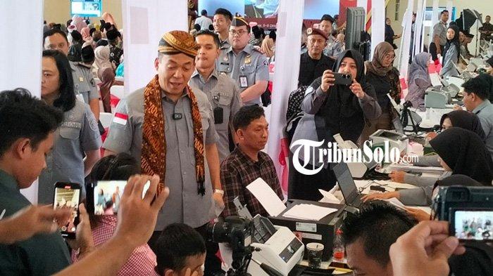 Kedatangan Dirjen Imigrasi Silmy Karim saat pelayanan Imigrasi se Jawa Tengah, di De Tjolomadoe, Kecamatan Colomadu, Kabupaten Karanganyar, Sabtu (5/10/2024)