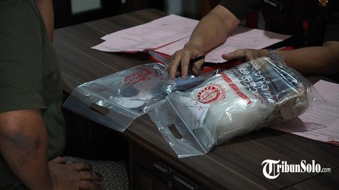 SABU : Ilustrasi sabu yang diamankan petugas, beberapa waktu lalu. Seorang warga asal Ceper, Kabupaten Klaten tersebut diamankan petugas lantaran diduga merupakan kurir narkoba jenis sabu,  Selasa (25/ 03/ 2025 ).