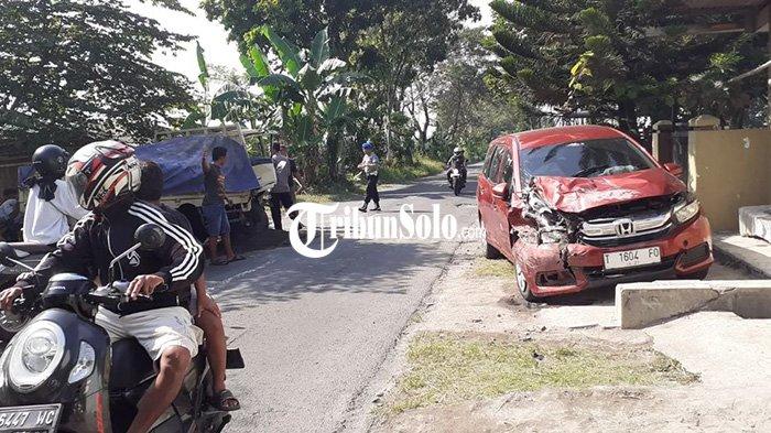 Kendaraan yang terlibat kecelakaan di Jalan Penggung-Jatinom , Desa Padas, Kecamatan Karanganom, Kabupaten Klaten.