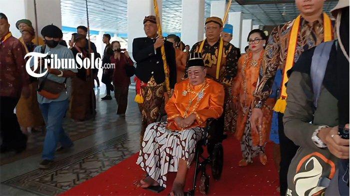 Keraton Solo gelar Kirab dalam rangkaian acara Tingalan Jumenengan Dalem Sri Susuhunan Pakubuwono (PB) XIII ke-21, Minggu (26/1/2025) siang.