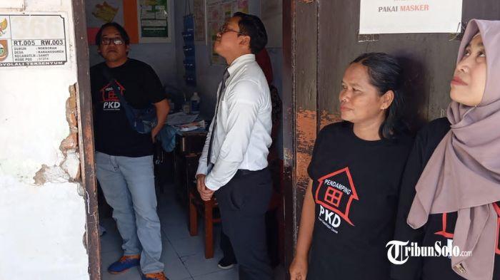 MEMPRIHATINKAN - Tim melakukan pengecekan Kondisi PKD di Desa Karangduren, Kecamatan Sawit, Rabu (23/7/2025). Kondisi 12 Pos Kesehatan Desa (PKD) di Kecamatan Sawit, Boyolali, memprihatinkan. Mayoritas bangunan rusak dan tak layak untuk pelayanan kesehatan warga.