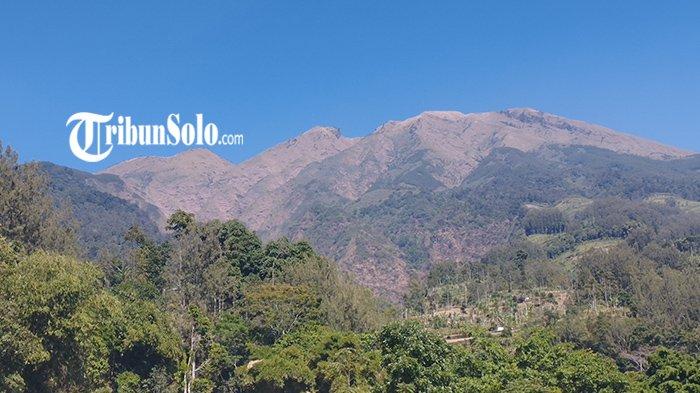 DIBUKA LAGI : Kondisi Gunung Merbabu dilihat dari wilayah Kecamatan Gladaksari, Kabupaten Boyolali, Jumat (22/9/2023) pagi. Jalur pendakian gunung Merbabu dibuka lagi, kamis (20/2/2025). 