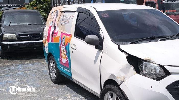 PERAMPOKAN - Kondisi taksi online yang dirampok, pekan lalu. Pengemudi taksi online menjadi korban percobaan perampokan oleh penumpang di Kecamatan Karangnongko, Kabupaten Klaten. Kini, pelaku telah ditangkap.