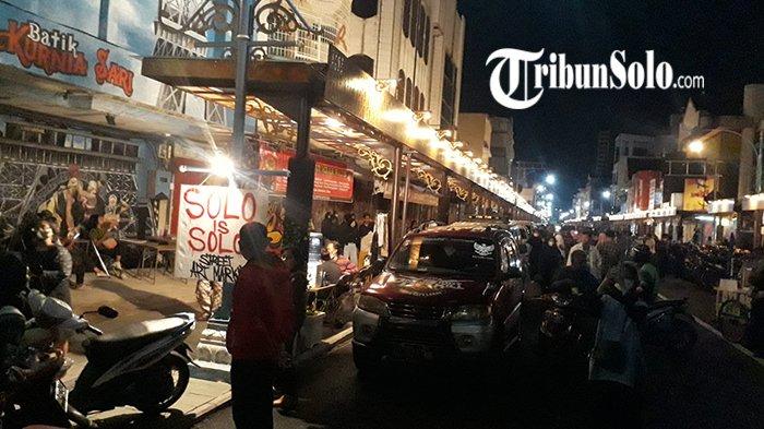 Koridor Gatsu-Ngarsopuro jadi spot yang ramai dikunjungi warga saat Solo Car Free Night 2022, Sabtu (31/12/2022).