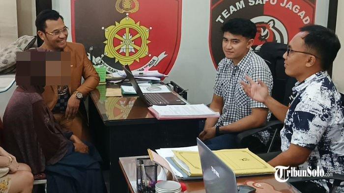 DATANGI POLRES BOYOLALI - Kuasa hukum dan nenek korban penganiayaan di pasar Mangu mendatangi Mapolres Boyolali, Kamis (15/5/2025). Korban belum bisa menerima perbuatan pelaku yang telah membuatnya terluka.