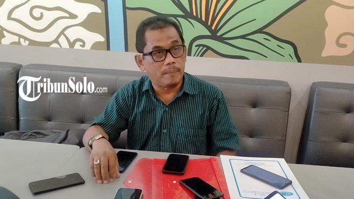 GUGAT IJAZAH JOKOWI - Muhammad Taufiq akan kembali menggugat ijazah Jokowi ke Pengadilan Negeri Kota Surakarta, Senin (14/4/1025). Taufiq menduga bahwa ijazah yang dimiliki oleh Jokowi tidak autentik.