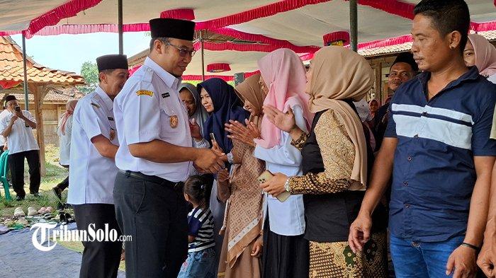 KUNJUNGAN KERJA PERTAMA. Bupati Sragen, Sigit Pamungkas berkunjung ke Desa Poleng, Kecamatan Gesi, Kabupaten Sragen, Rabu (5/3/2025). Kunjungan kerja pertama Bupati Sragen, Sigit Pamungkas setelah dilantik adalah ke Desa Poleng, Kecamatan Gesi, Kabupaten Sragen. Ada alasan khusus mengapa Sigit memilih desa ini, yakni karena Desa Poleng akan dijadikan salah satu desa maju di masa pemerintahannya.