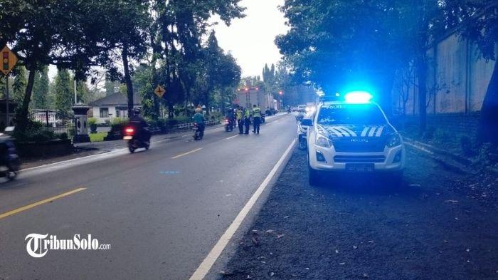 KECELAKAAN MAUT : Lokasi kecelakaan di jalan perintis kemerdekaan, Sonolayu, Kecamatan Boyolali, Jumat (28/3/2025). Dua orang pemudik mengalami kecelakaan dan meninggal dunia.