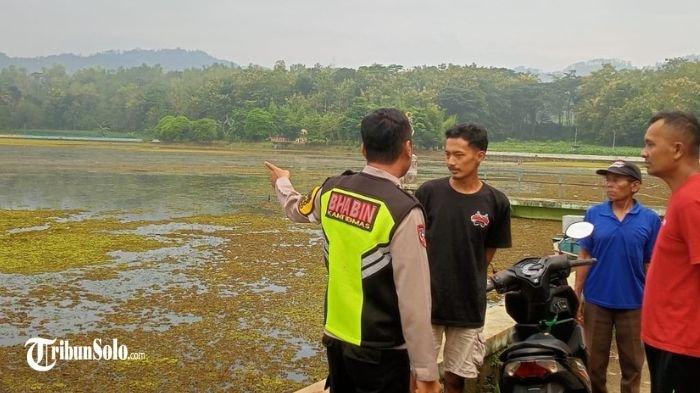 PEMANCING TENGGELAM - Lokasi pemancing asal Desa Sumberejo, Kecamatan Batuwarno, Wonogiri, yang tenggelam di Telogo Rowo, Senin (14/4/2025) pagi. Korban adalah Katmin (58) yang merupakan warga desa setempat.
