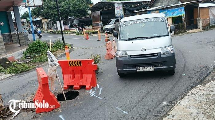 Lubang Menganga di jalan Pisang Boyolali, Senin (20/1/2025)