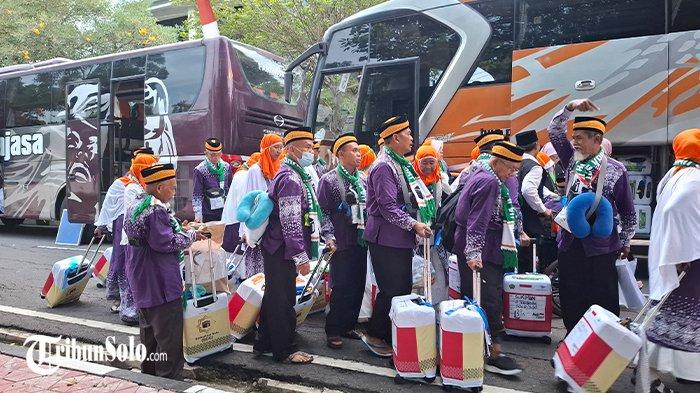 IBADAH HAJI - Ilustrasi jemaah Calon Haji Asal Kabupaten Sragen, Minggu (18/5/2025) lalu. Jumlah jemaah haji asal Embarkasi Solo yang meninggal dunia di Tanah Suci terus bertambah. 
