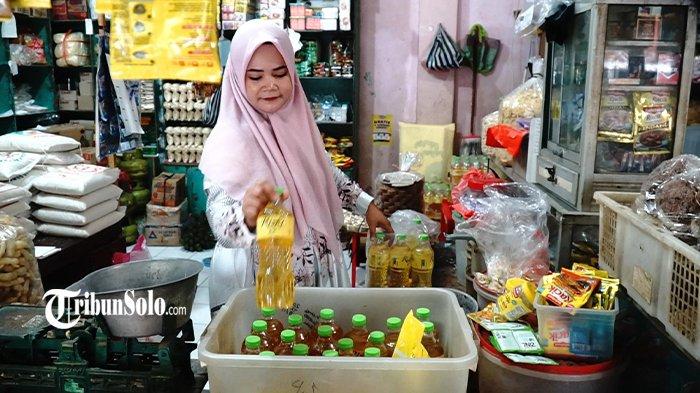 MINYAKITA MULAI HILANG. Stok Minyakita di Pasar Boyolali Kota, Senin (10/3/2025). MinyaKita kemasan botol sudah jarang ditemui di Pasar Boyolali. Hal itu menyusul ditutupnya 3 pabrik MinyaKita.