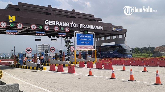 MULAI BEROPERASI - Gerbang Tol Prambanan, di Kecamatan Jogonalan, Kabupaten Klaten, beberapa waktu lalu. Diketahui, Tol Solo-Jogja ruas Klaten-Prambanan itu bakal dioperasikan secara penuh mulai 2 Juli 2025.