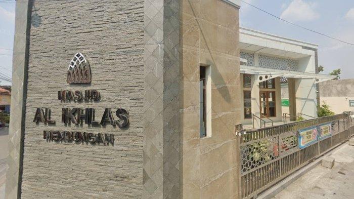 Penampakan Masjid Al-ikhlas Mendungan Sukoharjo.