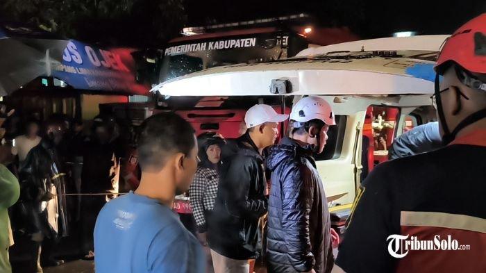 KECELAKAAN MAUT : Mobil boks tabrak gerobak penjual martabak di Jalan Jogja-Solo, dekat Pasar Kraguman, Kecamatan Jogonalan, Kabupaten Klaten, Senin (17/3/2025). Akibat kejadian itu, satu orang meninggal dunia