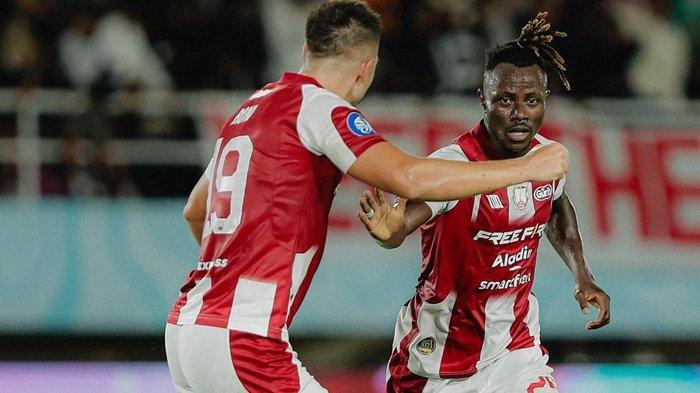 Moussa Sidibe usai mencetak gol pada laga melawan RANS Nusantara FC, Sabtu (30/3/2024) malam di Stadion Manahan Solo.