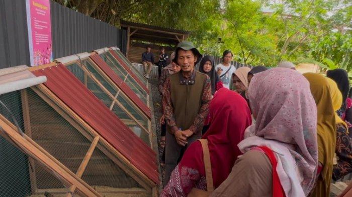 Narasumber dari Yoso Farm menyampaikan trik beternak ayam dengan menggunakan pakan maggot