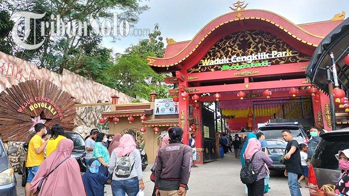 Obyek Wisata Waduk Cengklik Park dibanjiri pengunjung saat libur Lebaran, Kamis (5/5/2022).