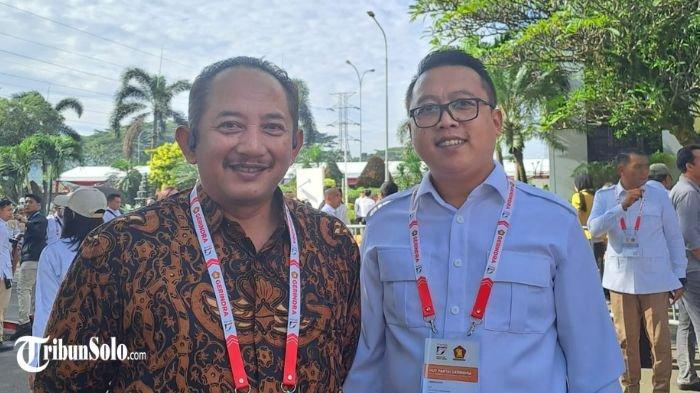 ROBER DAN ADHE : Pasangan Bupati dan Wakil Bupati Karanganyar terpilih Rober Christanto dan Adhe Eliana. Keduanya hadiri HUT ke-17 Partai Gerindra, Sabtu (15/2/2025).