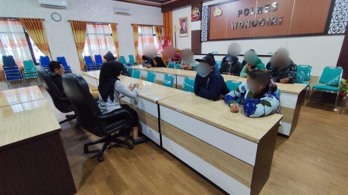 Pasangan bukan suami istri yang terjaring razia saat ngamar di hotel.