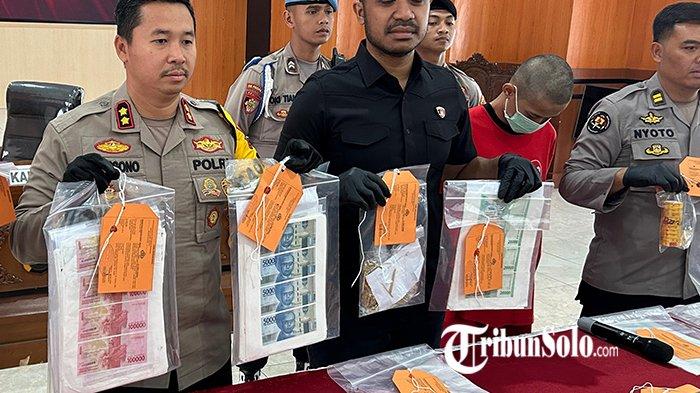 Pelaku pembuat uang palsu asal Cibinong diamankan Polres Klaten, usai ketahuan memakai uang palsu untuk membeli makan di Wonosari, Klaten (TribunSolo.com/Zharfan Muhana)