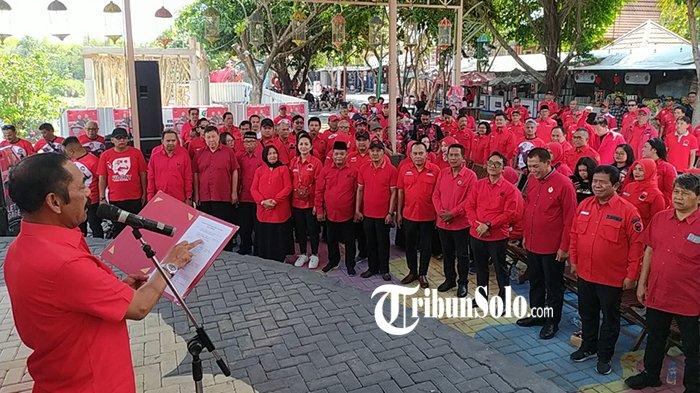 Pelantikan Tim Pemenangan Teguh Prakosa dan Bambang Gage yang digelar di Taman Jogo Kali, Pucangsawit, Jebres pada Minggu (15/9/2024) siang.