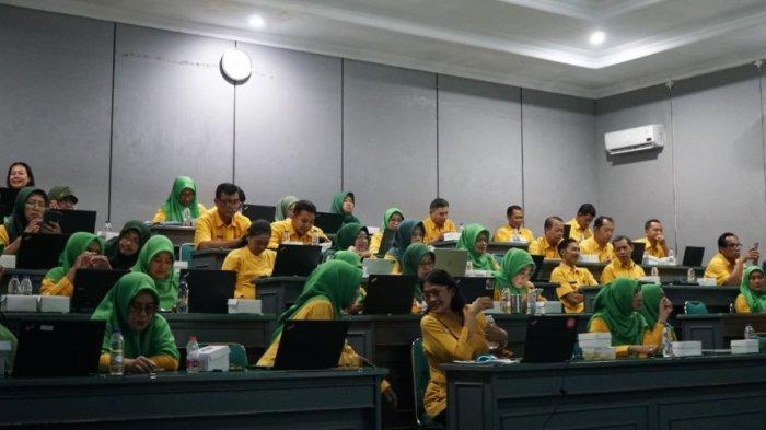 DEEP LEARNING - SMA Negeri 4 Surakarta menyelenggarakan kegiatan Pelatihan Deep Learning dan Pemanfaatan Artificial Intelligence (AI) dalam Pembuatan Bahan Ajar yang dilaksanakan pada hari Selasa, 8 April 2025, bertempat di Laboratorium Multimedia sekolah.