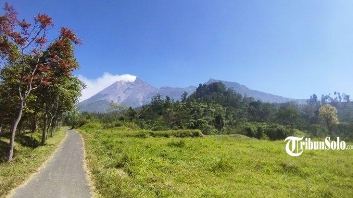 Pemandangan Gunung Merapi dari Deles Indah Klaten