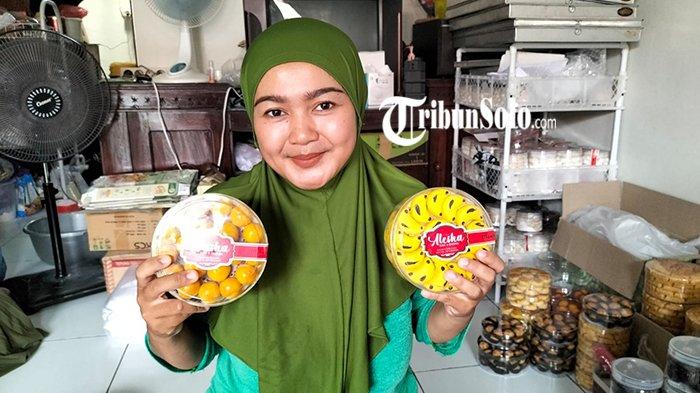 Pemilik Alesha Cake and Cookies, Lia Fitriani saat ditemui TribunSolo.com, Jumat (7/4/2023).