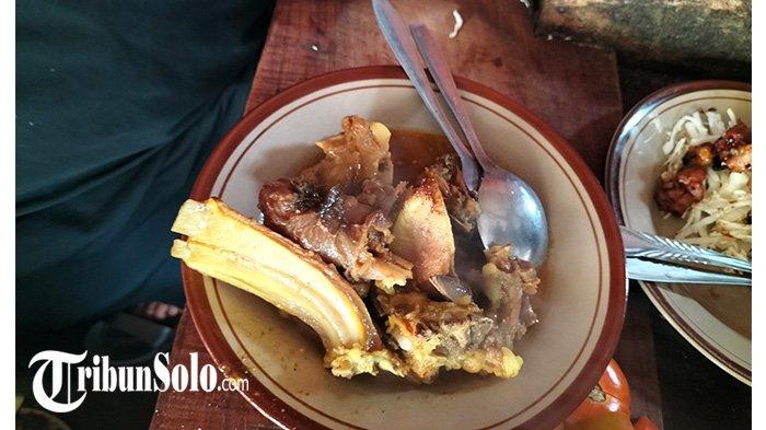 Penampakan Sate Kambing dan Tengkleng di Warung Sate Kambing Pak Yo Pengging, di di Jalan Adi Sumarmo, Ngantirejo, Malangjiwan, Kec. Colomadu, Kabupaten Karanganyar, Minggu (5/3/2023).