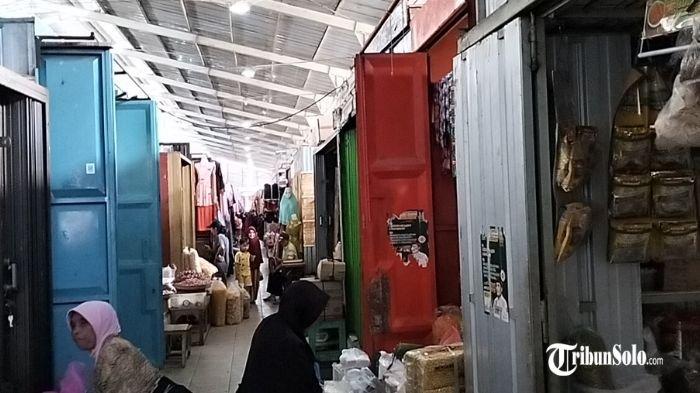 HARGA MULAI NAIK : Penampakan pasar Matesih di Desa /Kecamatan Matesih, Kabupaten Karanganyar, Senin (17/2/2025). Jelang bulan Ramadhan, hampir seluruh jenis sembako yang dijual di pasar di Kabupaten Karanganyar harganya mulai naik.